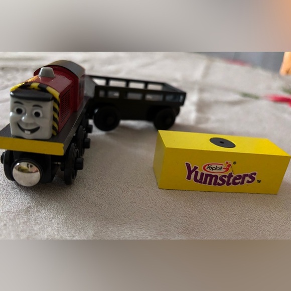 2004 SALTYthe WOODEN TRAIN w/ YOPLAIT YUMSTER CARGO  (Retired) BRAND NEW RARE - Picture 1 of 5